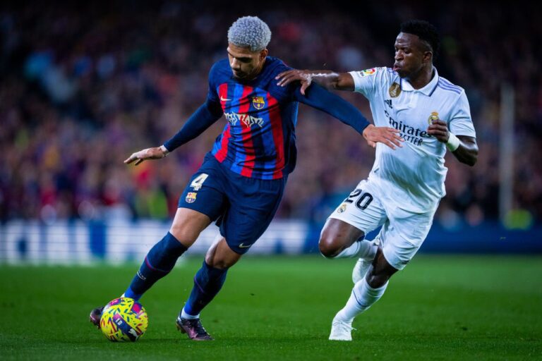 تتويج برشلونة بالدوري الإسباني