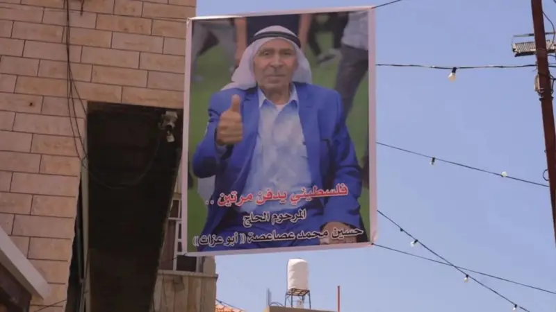رجل أُجبر على نبش قبر والده تحت تهديد السلاح
