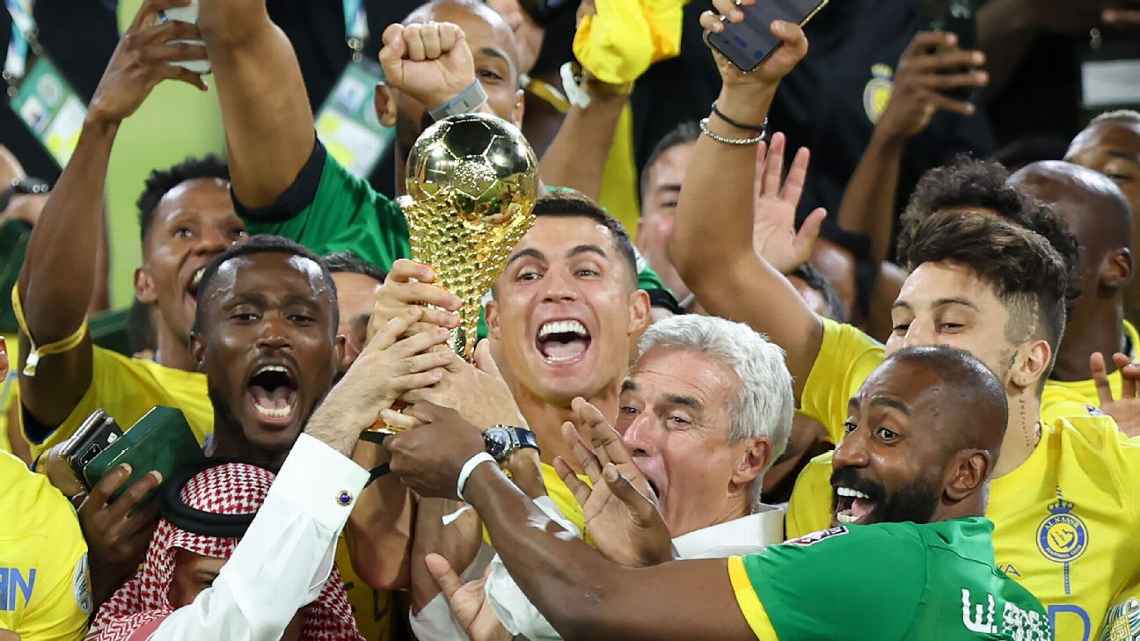 تتويج تاريخي للأسطورة البرتغالية ورونالدو يحصد أول ألقابه المحلية في الملاعب السعودية