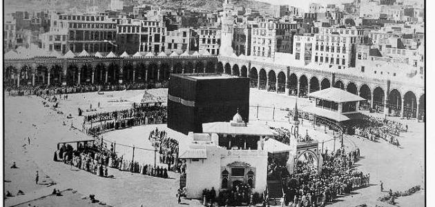 تاريخ بناء الكعبة المشرفة ومراحل تشييدها عبر العصور الإسلامية المختلفة