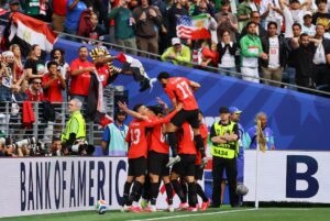 تعادل درامي يمنح منتخب مصر بطاقة العبور التاريخية إلى الدور المقبل في المونديال