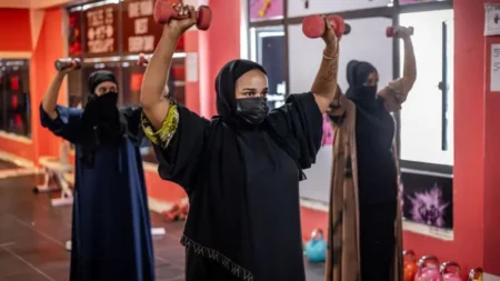 تمارين رفع الأثقال وفوائدها الصحية في خفض مخاطر الوفاة المبكرة وتحسين جودة الحياة
