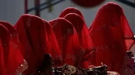 شبكة الخداع.. فضيحة غش جماعي تسحق أحلام الزواج لدى عشرات الرجال في الهند شبكة الخداع.. فضيحة غش جماعي تسحق أحلام الزواج لدى عشرات الرجال في الهند