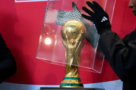 دور الـ 32 بالمونديال يشهد صعود الكبار ومغادرة مبكرة لبعض المنتخبات العربية دور الـ 32 بالمونديال يشهد صعود الكبار ومغادرة مبكرة لبعض المنتخبات العربية