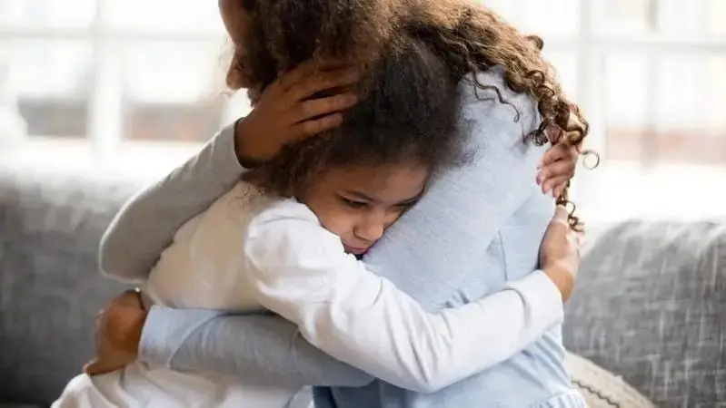 علاج قلق الأطفال: دليل الوالدين للتعامل مع الخوف والتوتر