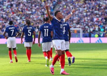 المنتخب الفرنسي في كأس العالم: ثنائية مبابي تكتسح السويد بثلاثية نظيفة وتقود الديوك لثمن النهائي المنتخب الفرنسي في كأس العالم: ثنائية مبابي تكتسح السويد بثلاثية نظيفة وتقود الديوك لثمن النهائي