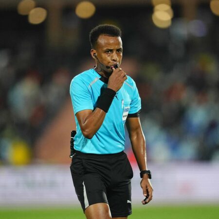 تعيين الحكم الصومالي عمر أرتان لإدارة نهائي كأس سيكافا قبل كأس السوبر الأوروبي الحكم الصومالي عمر أرتان