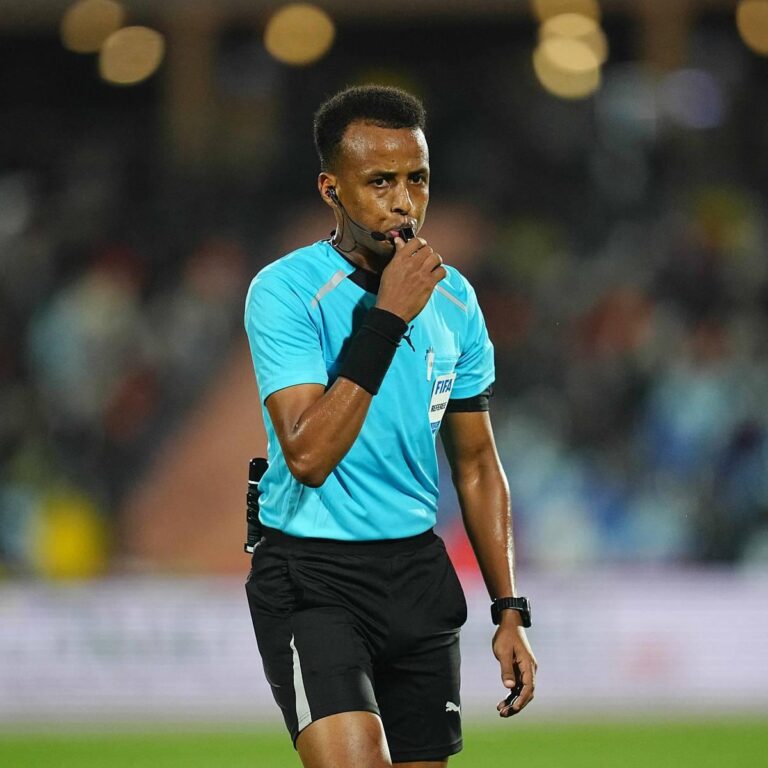 تعيين الحكم الصومالي عمر أرتان لإدارة نهائي كأس سيكافا قبل كأس السوبر الأوروبي الحكم الصومالي عمر أرتان