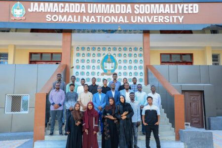 الطلاب السودانيون في الصومال يحصلون على بطاقات علاج مجانية الطلاب السودانيون في الصومال