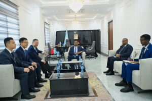 الصومال والصين تناقشان تعزيز التعاون الثنائي القائم منذ فترة طويلة الصومال والصين